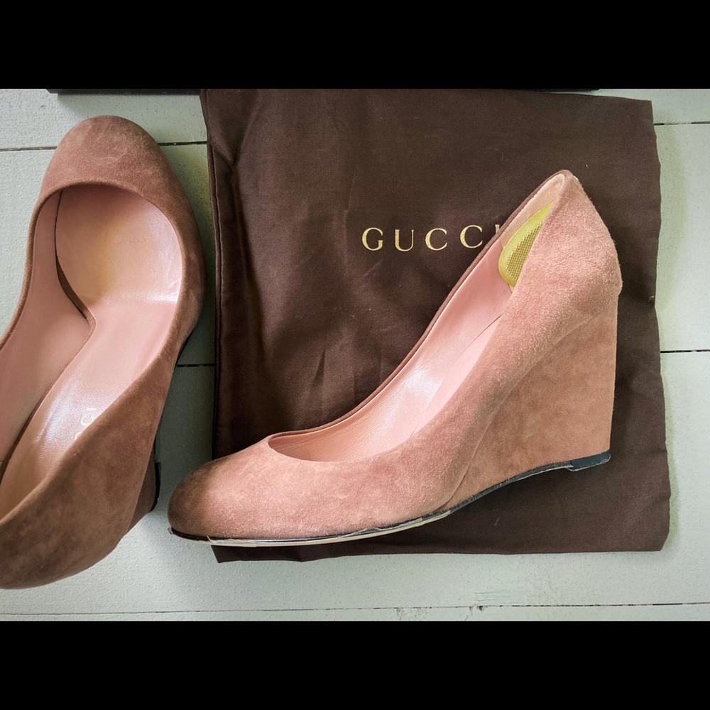 Gucci Suede Wedge Heels, in EUC